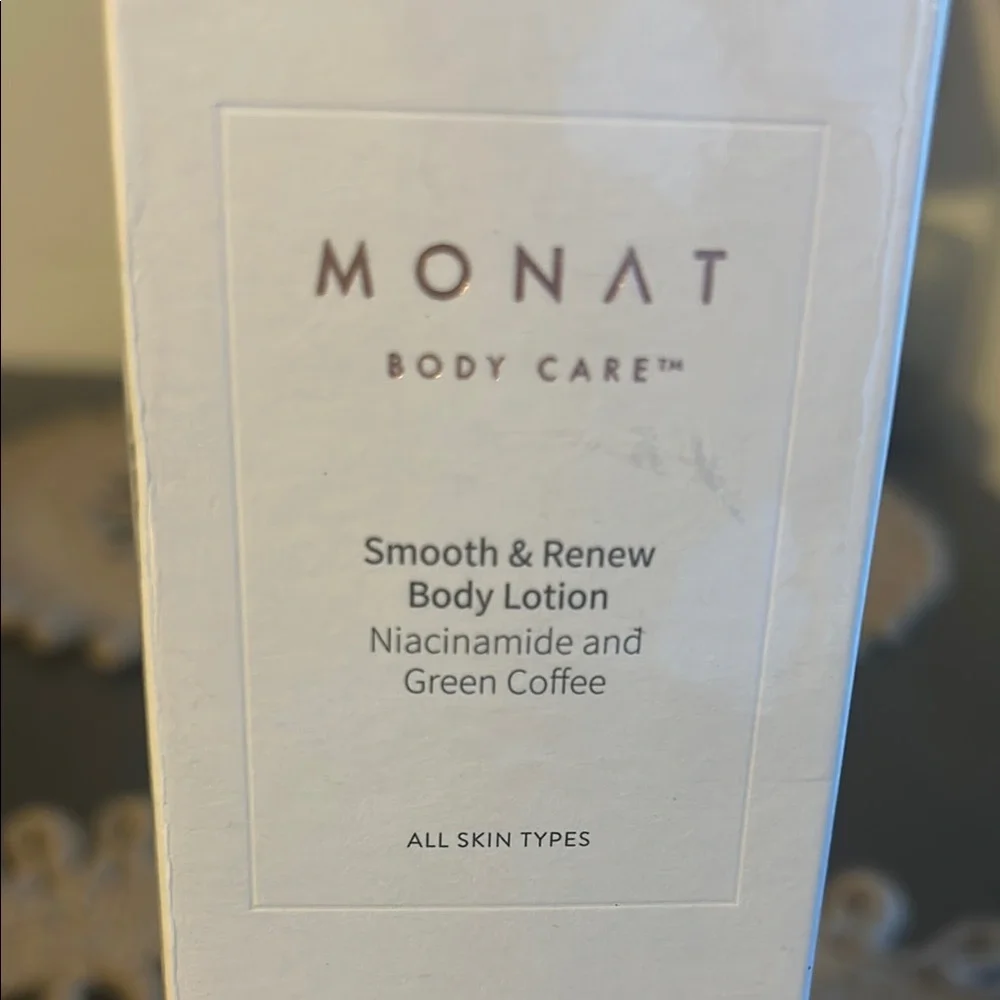 Monat Smooth & Renew Body Lotion - Picture 2 of 3